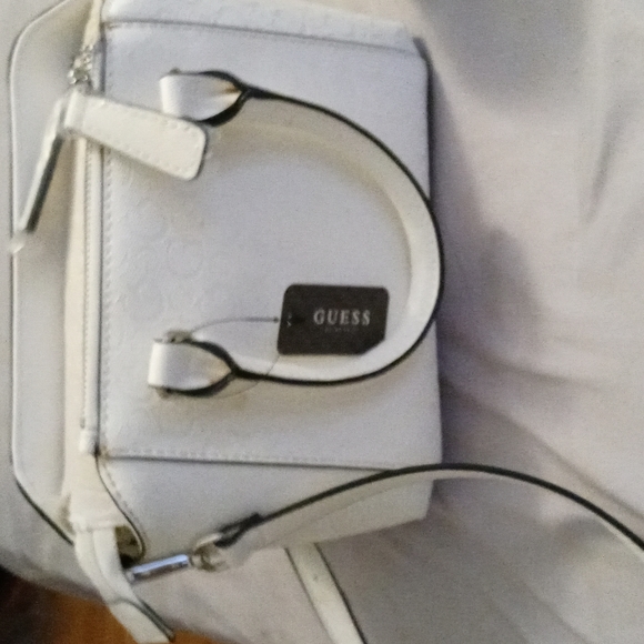 Guess purse - Picture 3 of 4